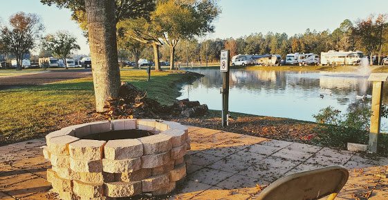 Escape to Sunshine and Southern Charm: Dixieland RV Park, Florida